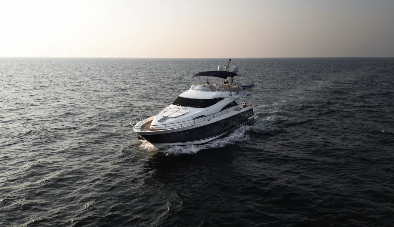 Яхта Fairline 68 "VAL"