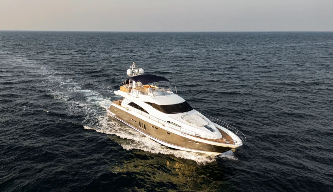 Яхта Fairline 68 "VAL"