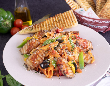 Паста с курицей и соусом Аррабиата